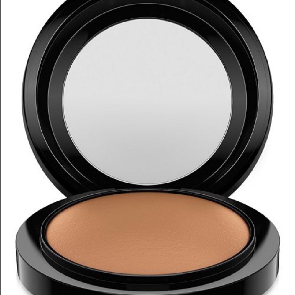Mac studio fix powder plus foundation. NW45